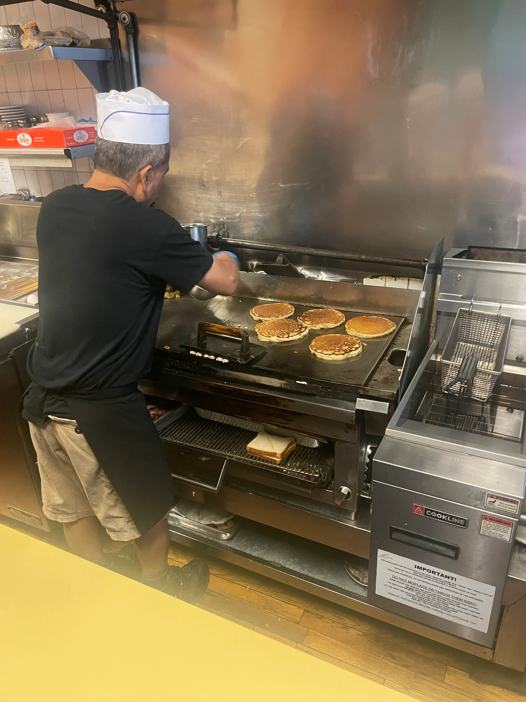 2026-09-09_090808_New-York_Pancakes-Cooking-at-Diner_IMG-6385.jpg