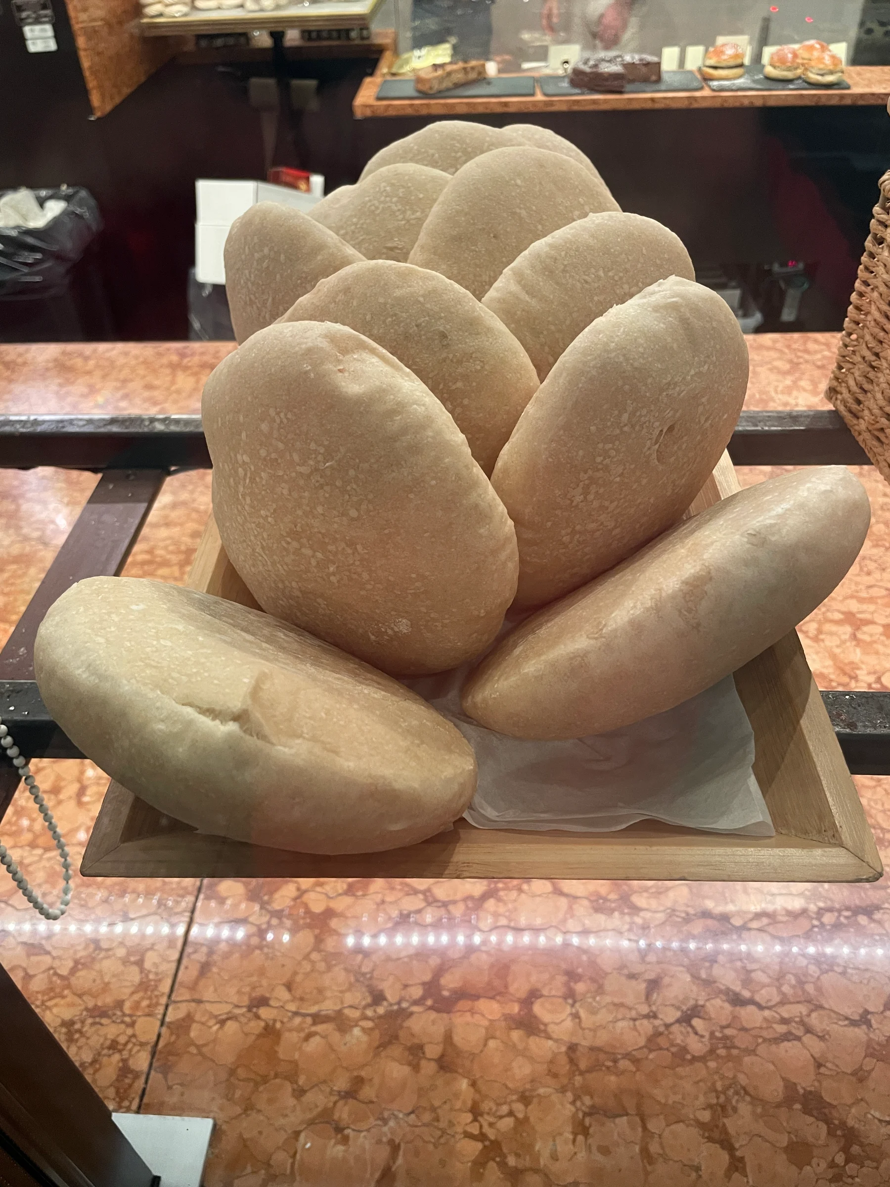 2026-09-08_194907_New-York_Oval-Loaves-in-Bakery-Display_IMG-6358.jpg