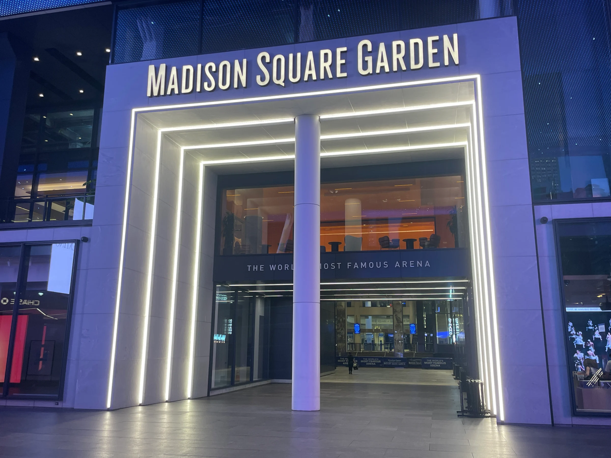 2026-09-08_192520_New-York_Illuminated-Madison-Square-Garden-Entrance_IMG-6342.jpg