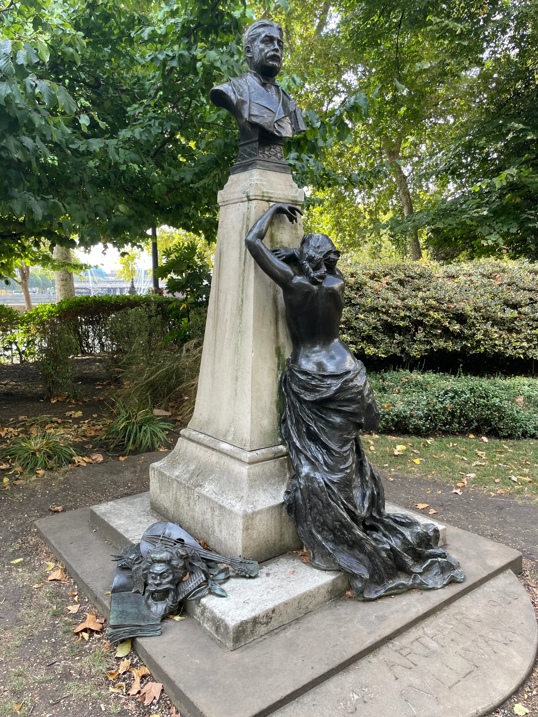 Statue in Victoria Embankment Gardens