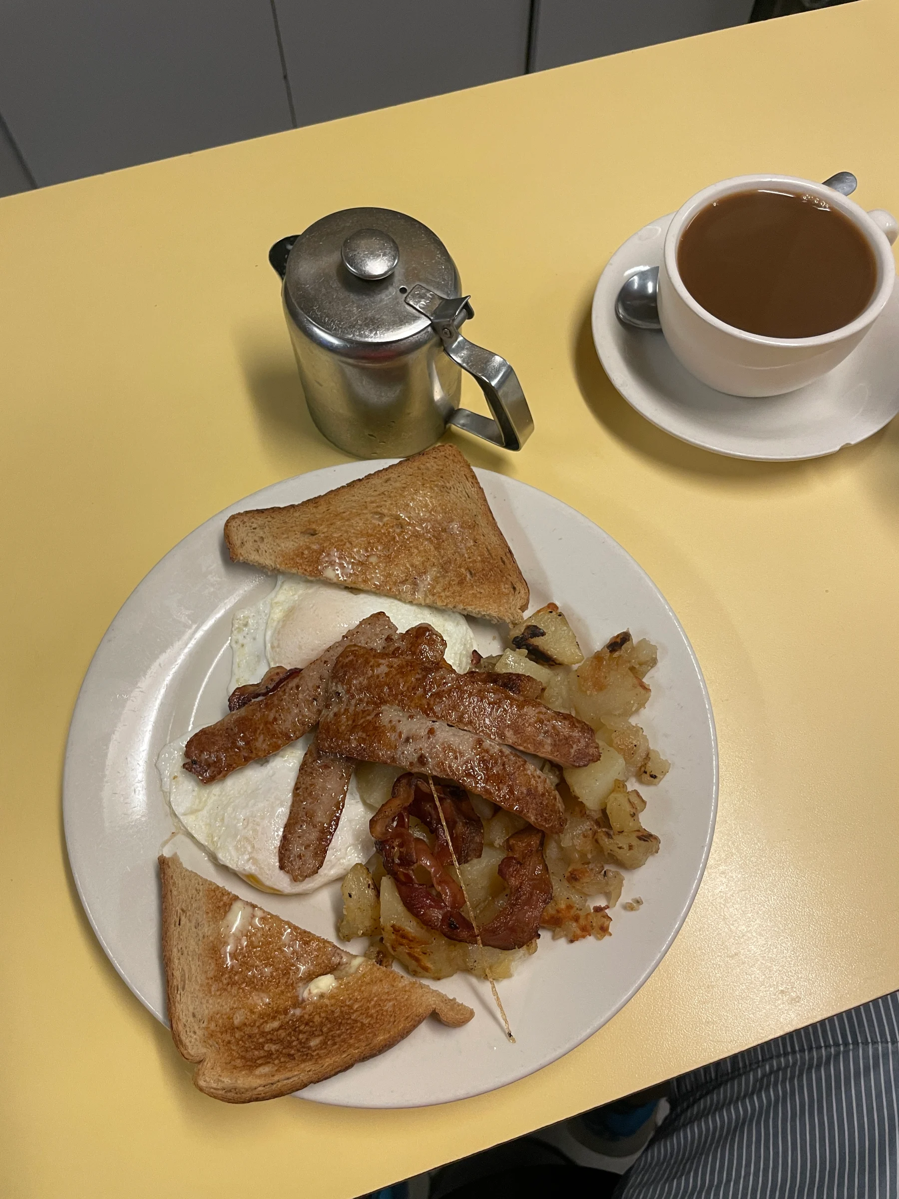 2026-09-09_084553_New-York_Breakfast-Plate-with-Toast-and-Coffee_IMG-6380.jpg