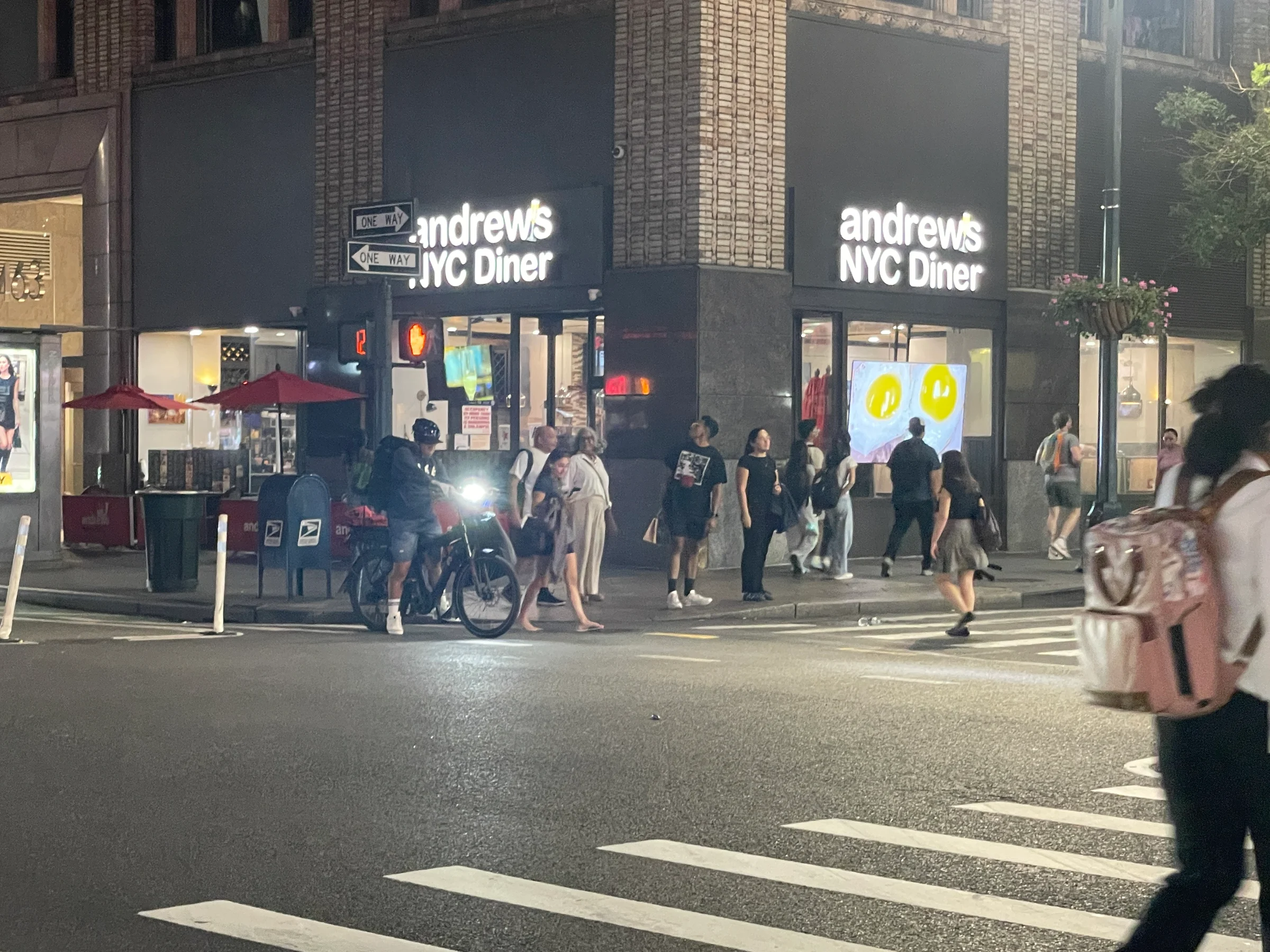 2026-09-08_193907_New-York_Pedestrians-outside-Andrews-NYC-Diner_IMG-6356.jpg