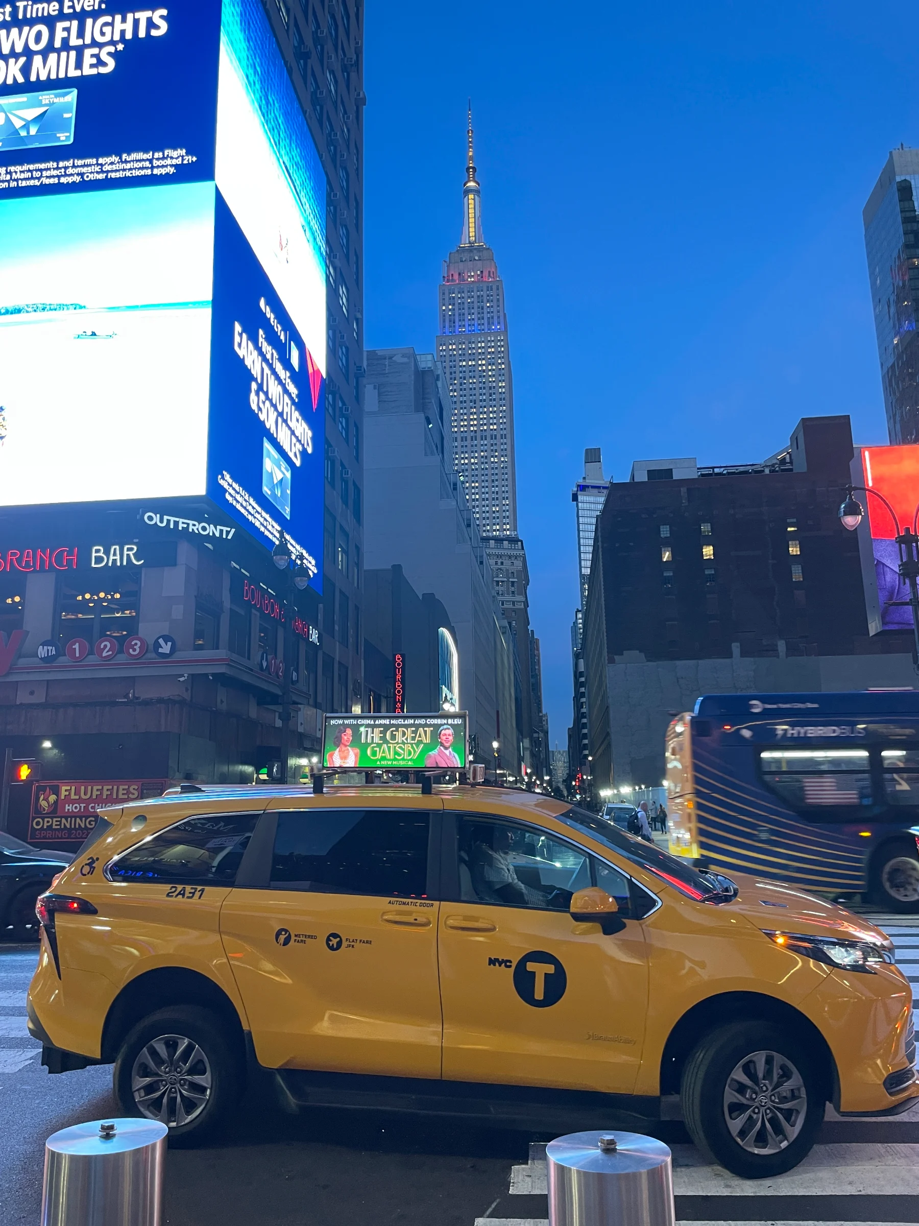 2026-09-08_192738_New-York_Yellow-Taxi-and-Empire-State-Building_IMG-6346.jpg